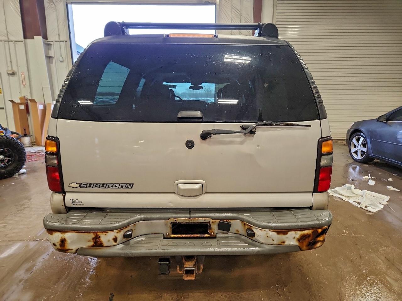 Chevrolet Suburban K1500 Image 3