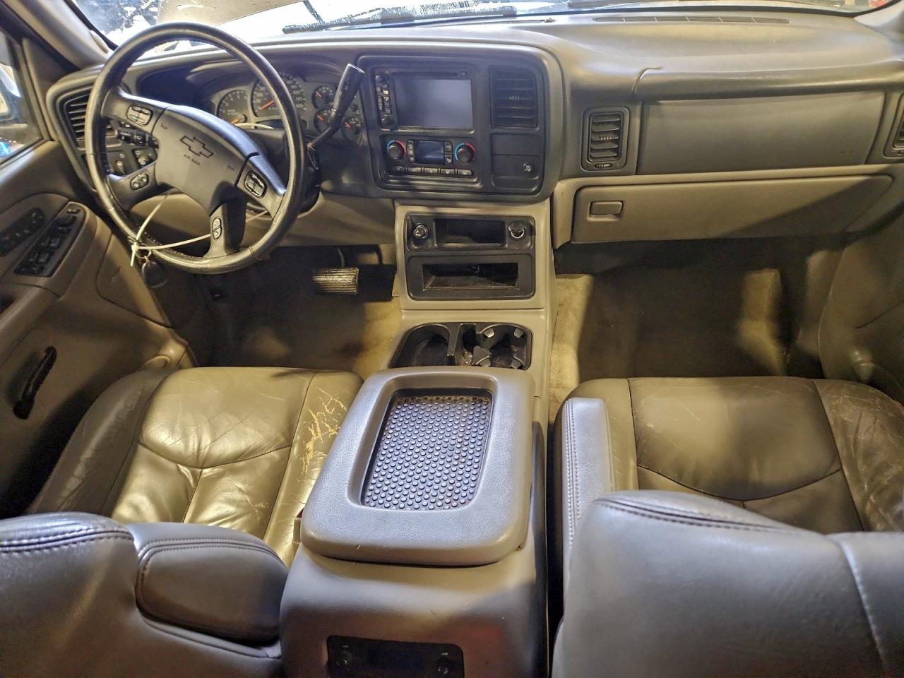 Chevrolet Suburban K1500 Image 5