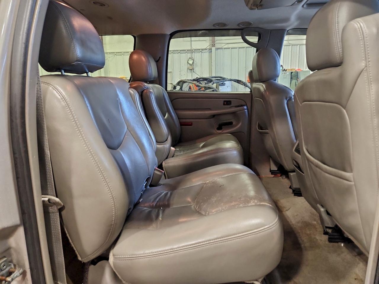 Chevrolet Suburban K1500 Image 8