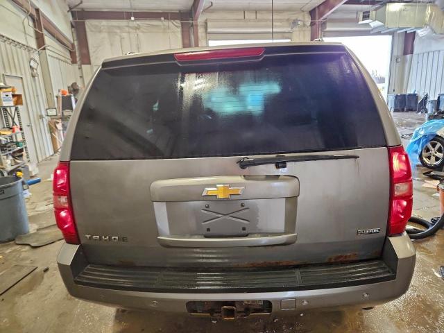 Chevrolet Tahoe K1500 Image 2