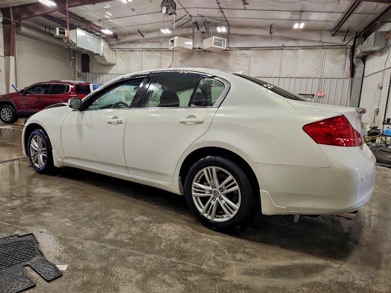 INFINITI G37 Image 2