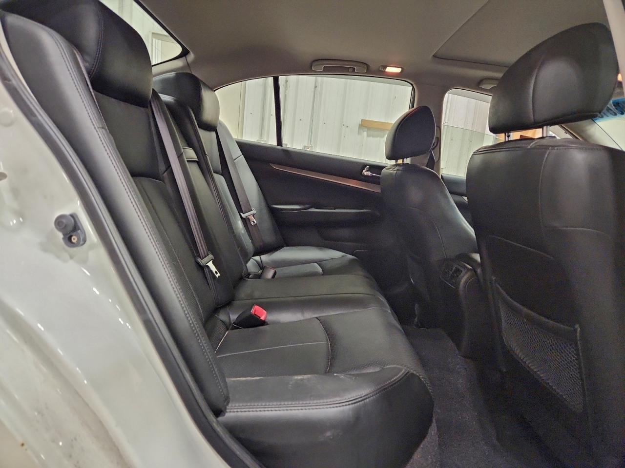 INFINITI G37 Image 10