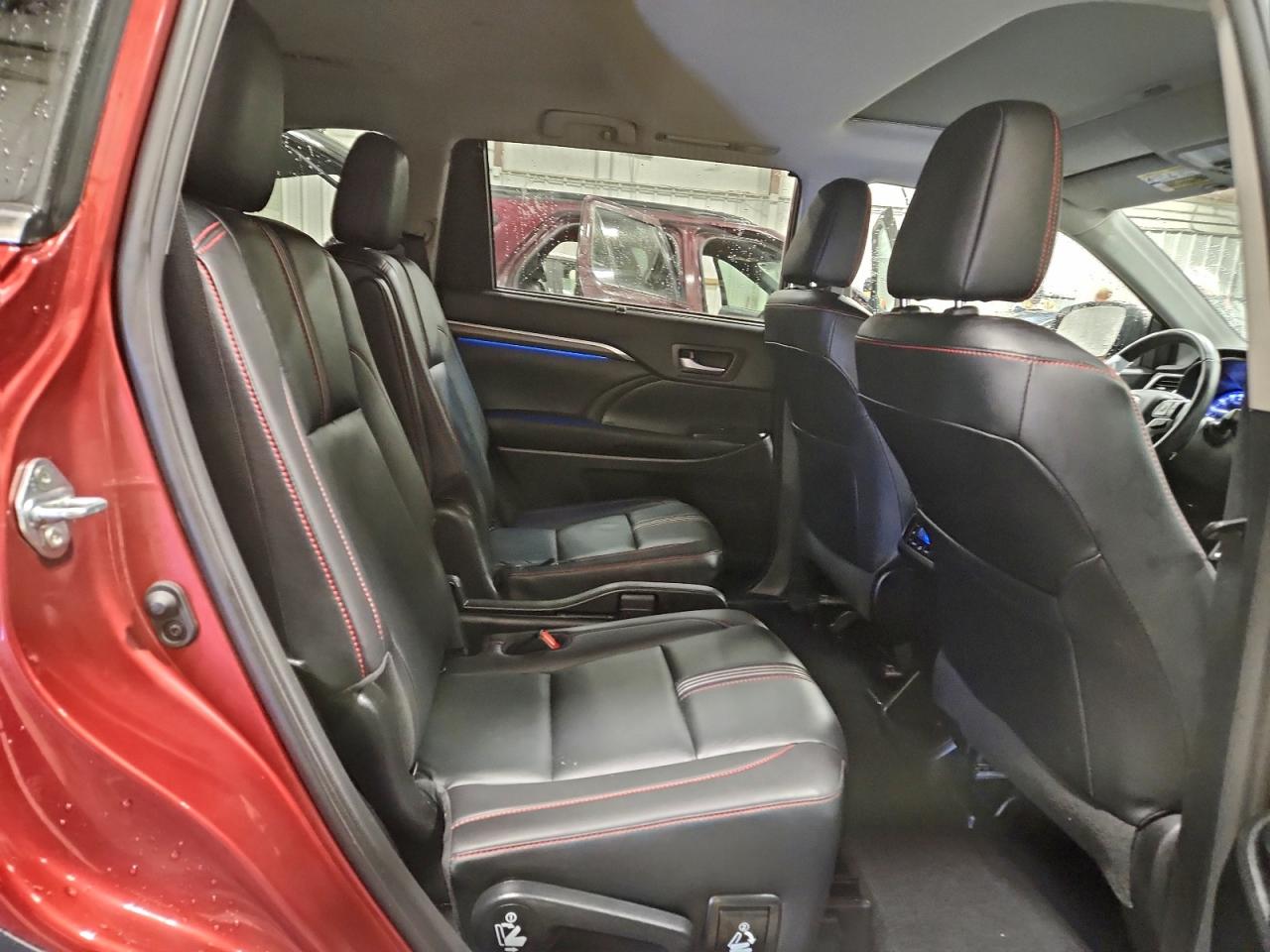 Toyota Highlander Se Image 12