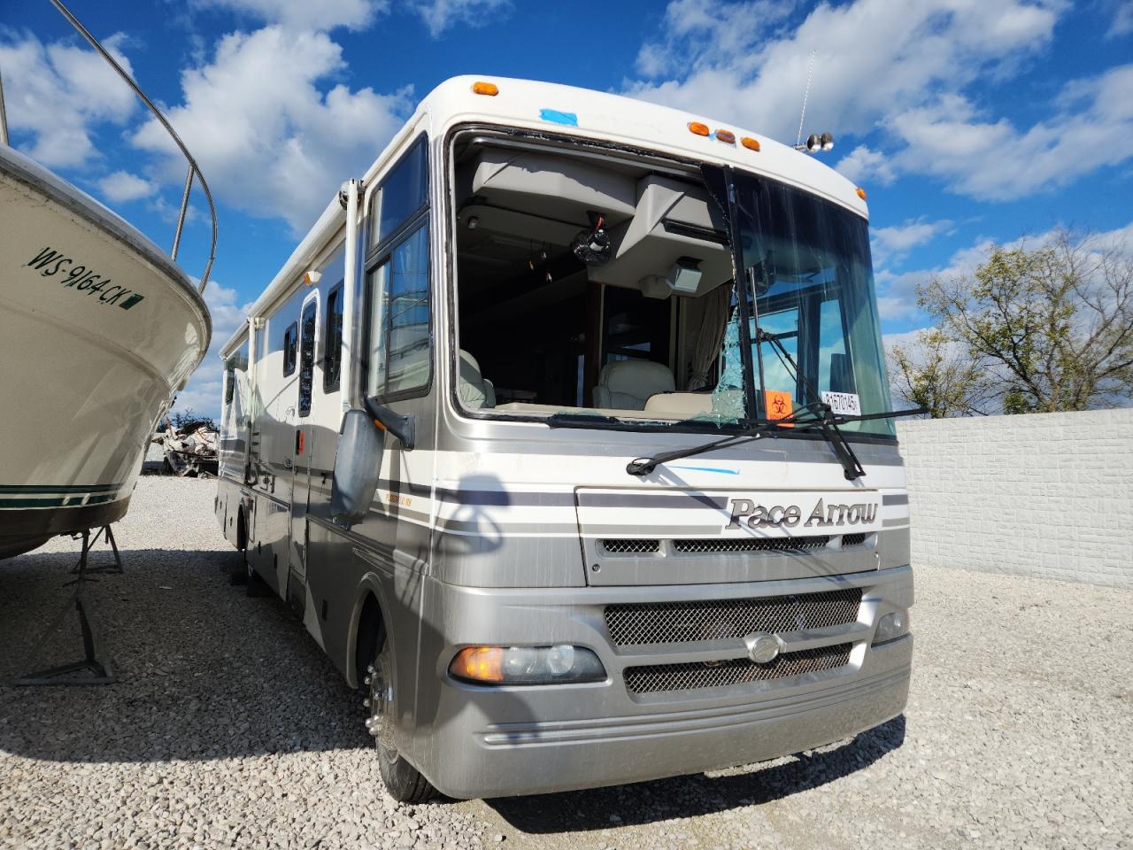 Fleetwood Pace Arrow W22 Image 1