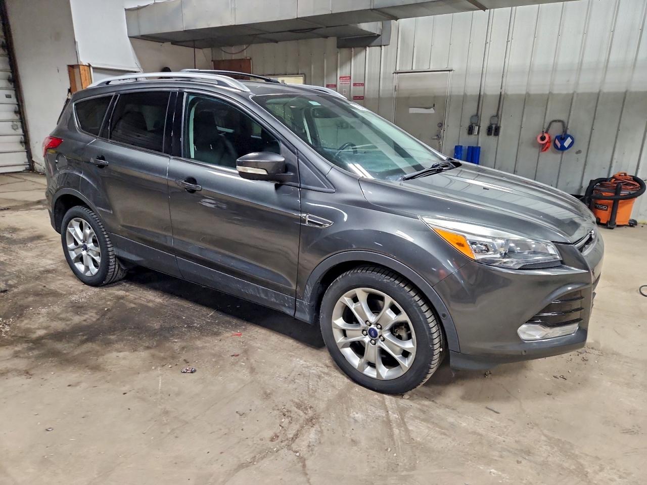 Ford Escape Titanium Image 11