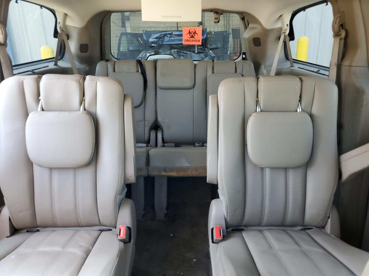 Chrysler Minivan Touring L Image 3