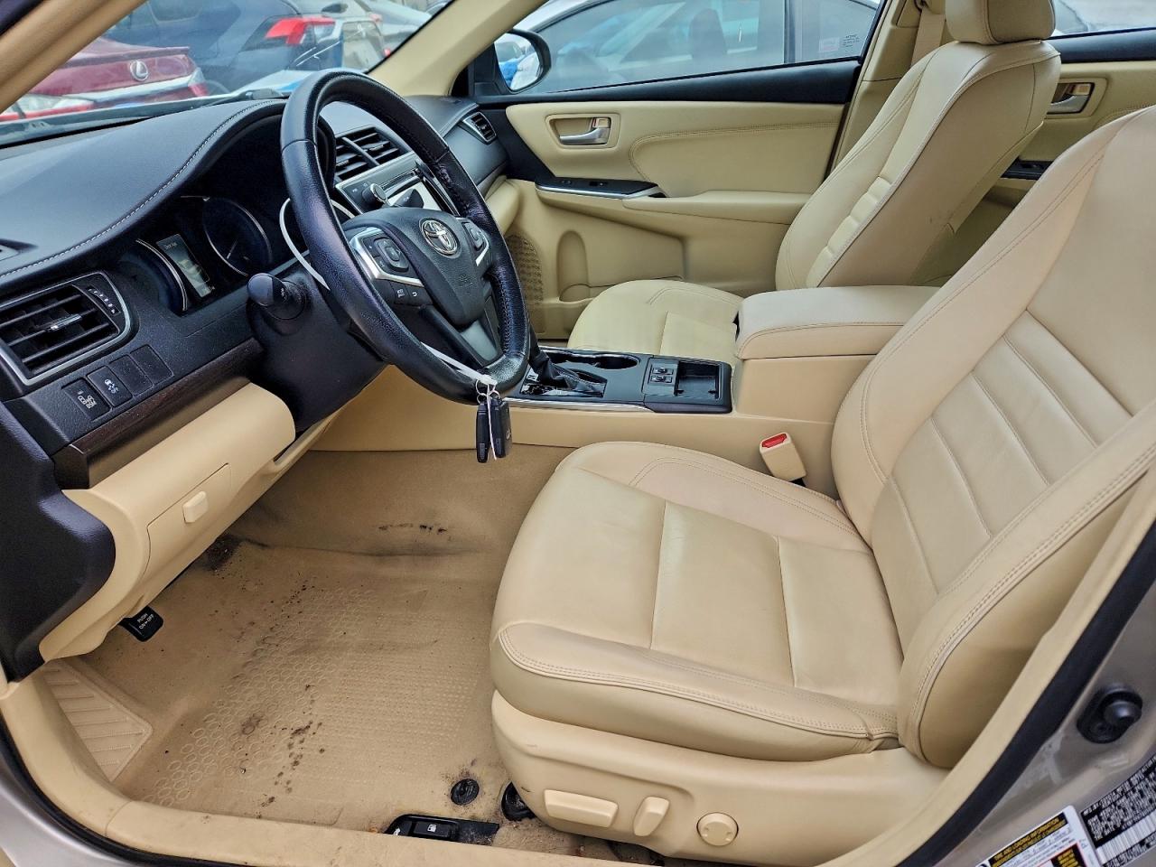 Toyota Camry Le Image 11