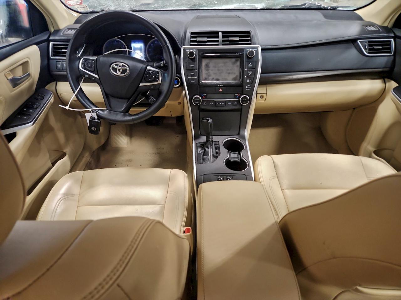 Toyota Camry Le Image 3