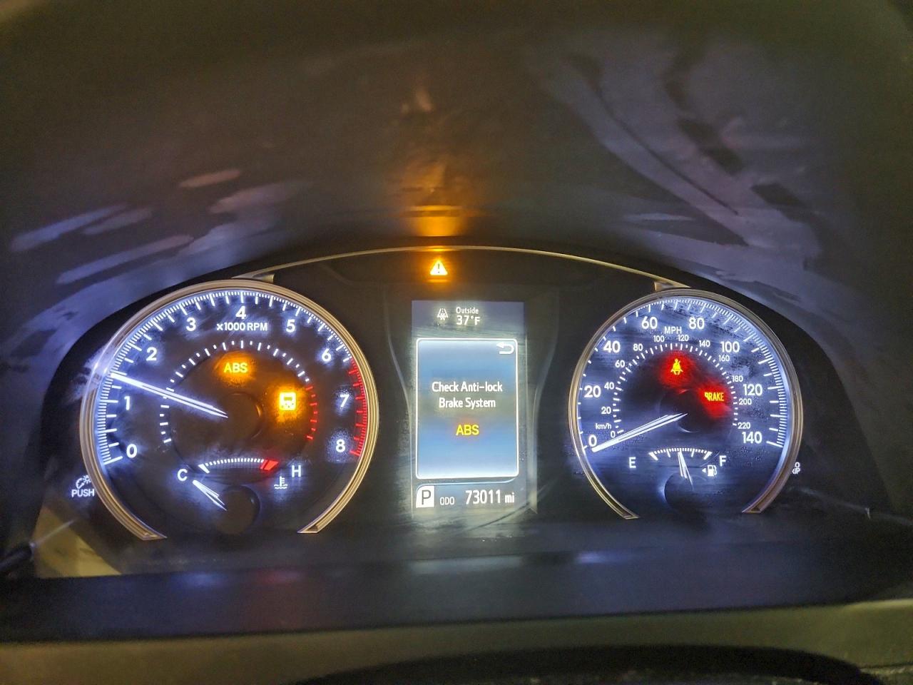 Toyota Camry Le Image 5