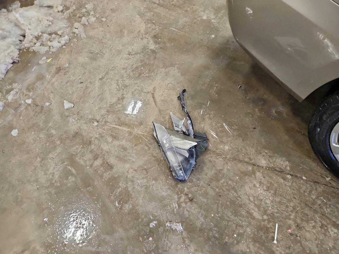 Toyota Camry Le Image 6