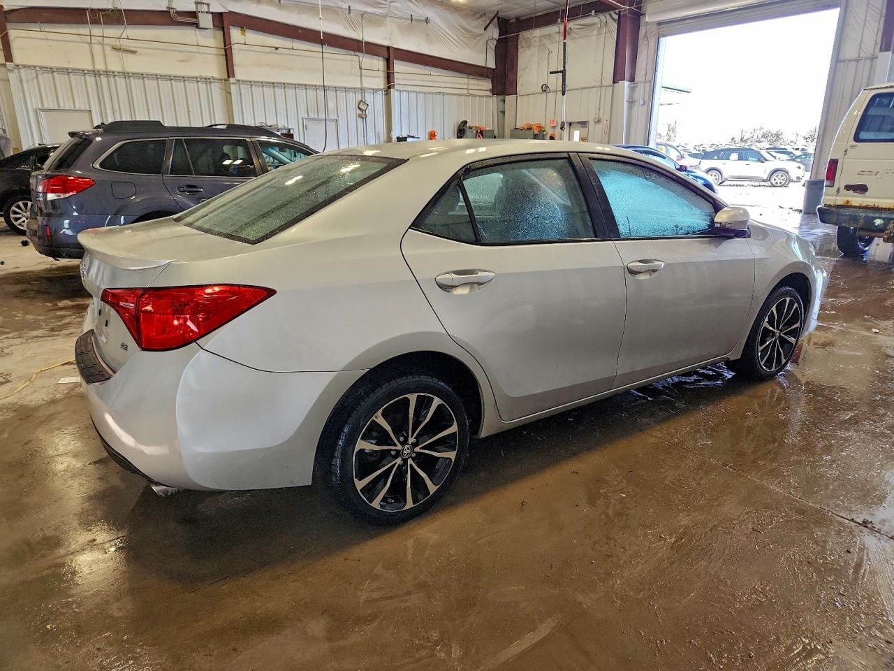 Toyota Corolla L Image 3