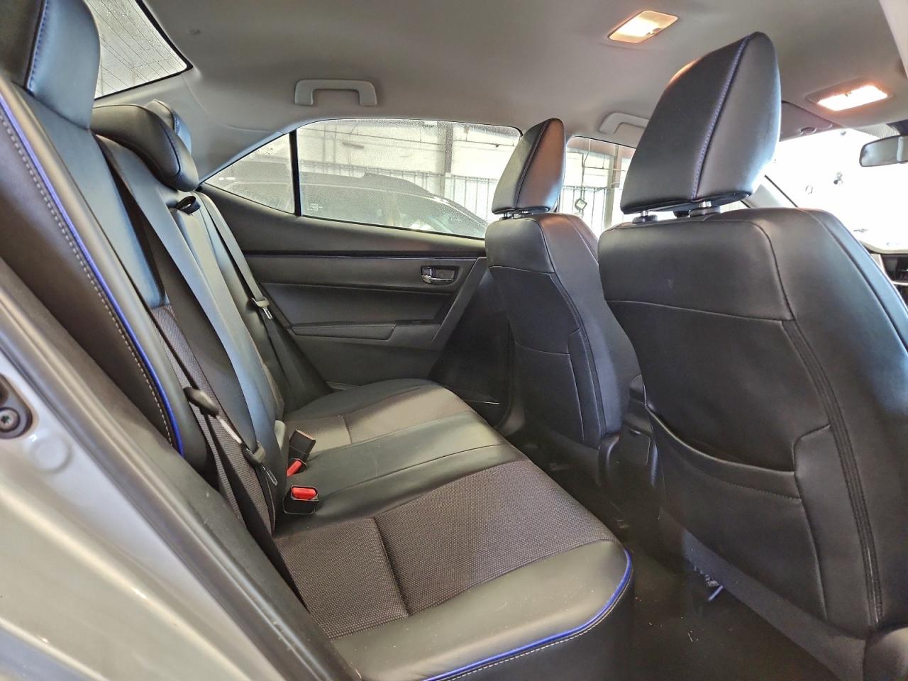 Toyota Corolla L Image 10