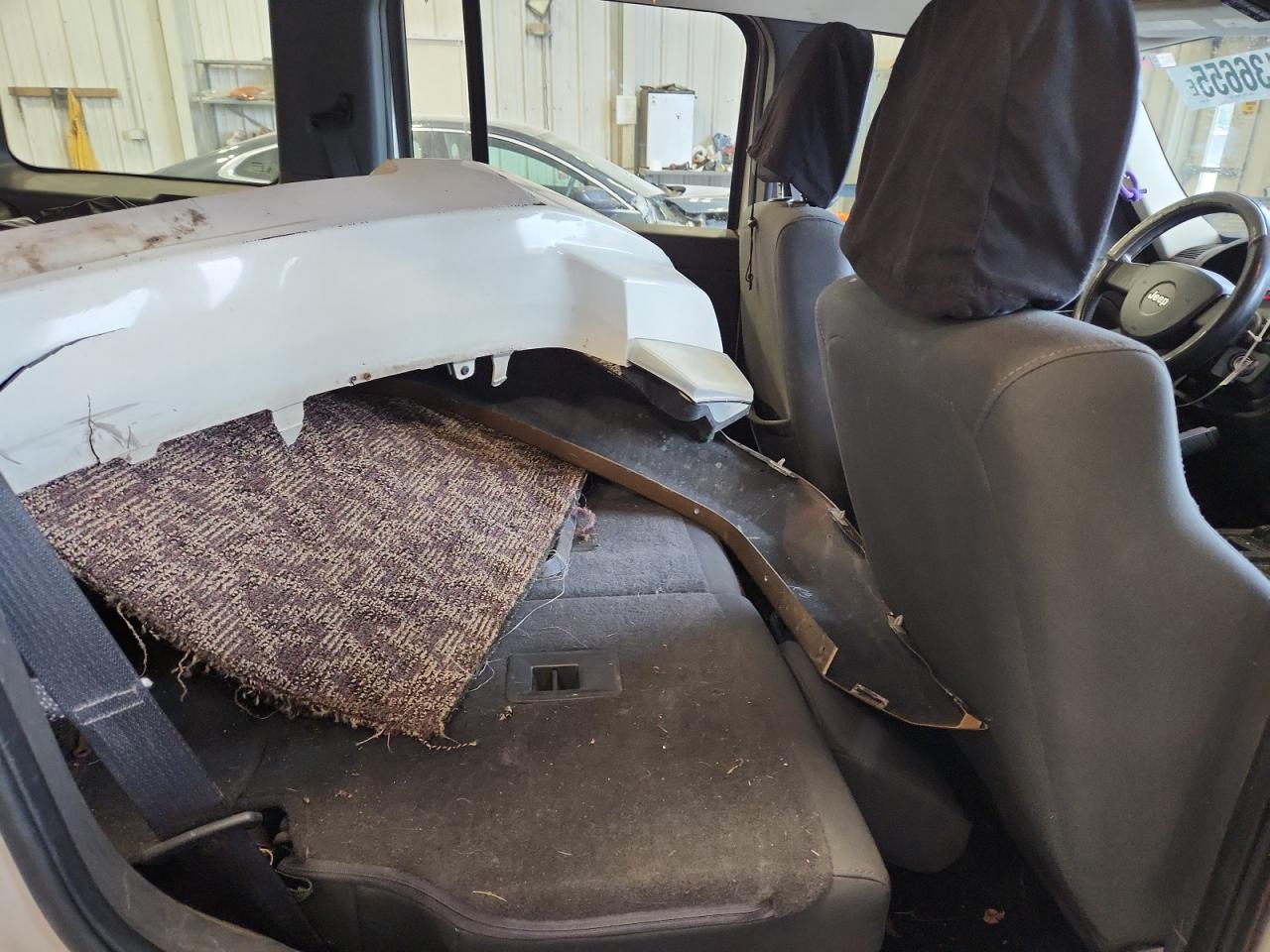 Jeep Liberty Sport Image 9