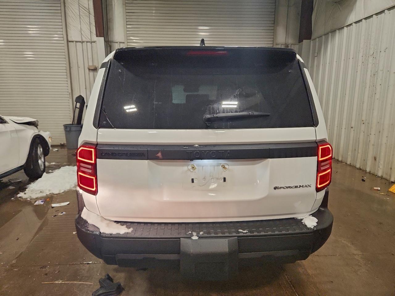 Toyota Land Cruis Base Image 8