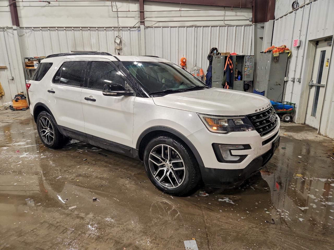 Ford Explorer Sport Image 9