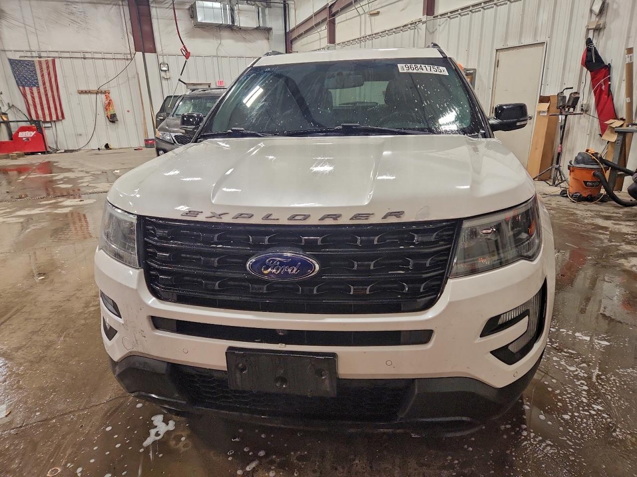 Ford Explorer Sport Image 13