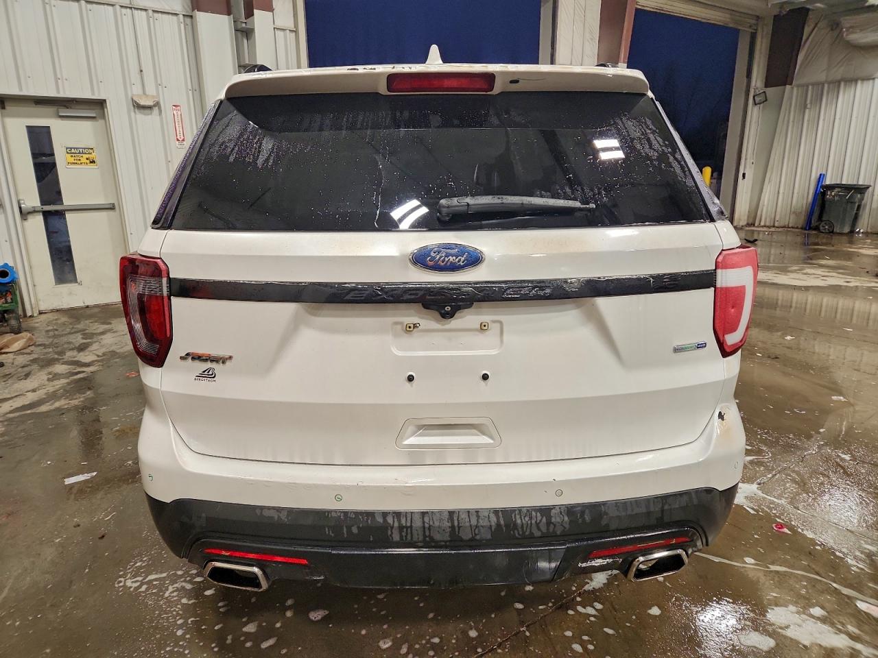 Ford Explorer Sport Image 8