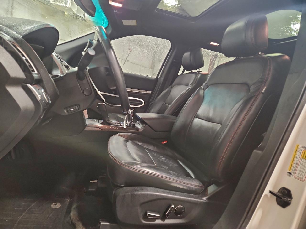 Ford Explorer Sport Image 2