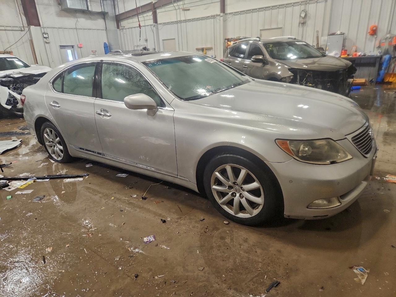 Lexus LS 460 Image 7