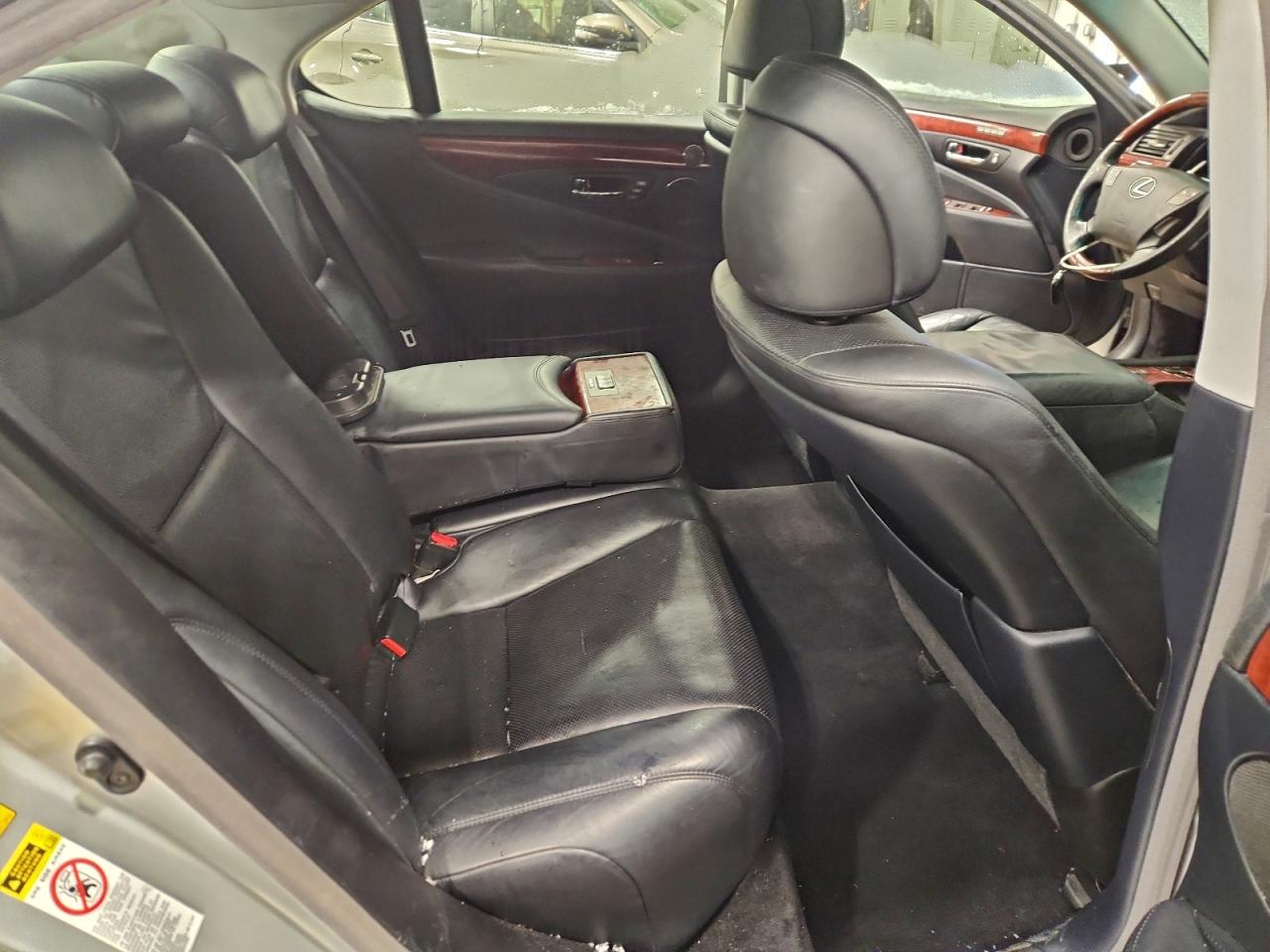 Lexus LS 460 Image 8