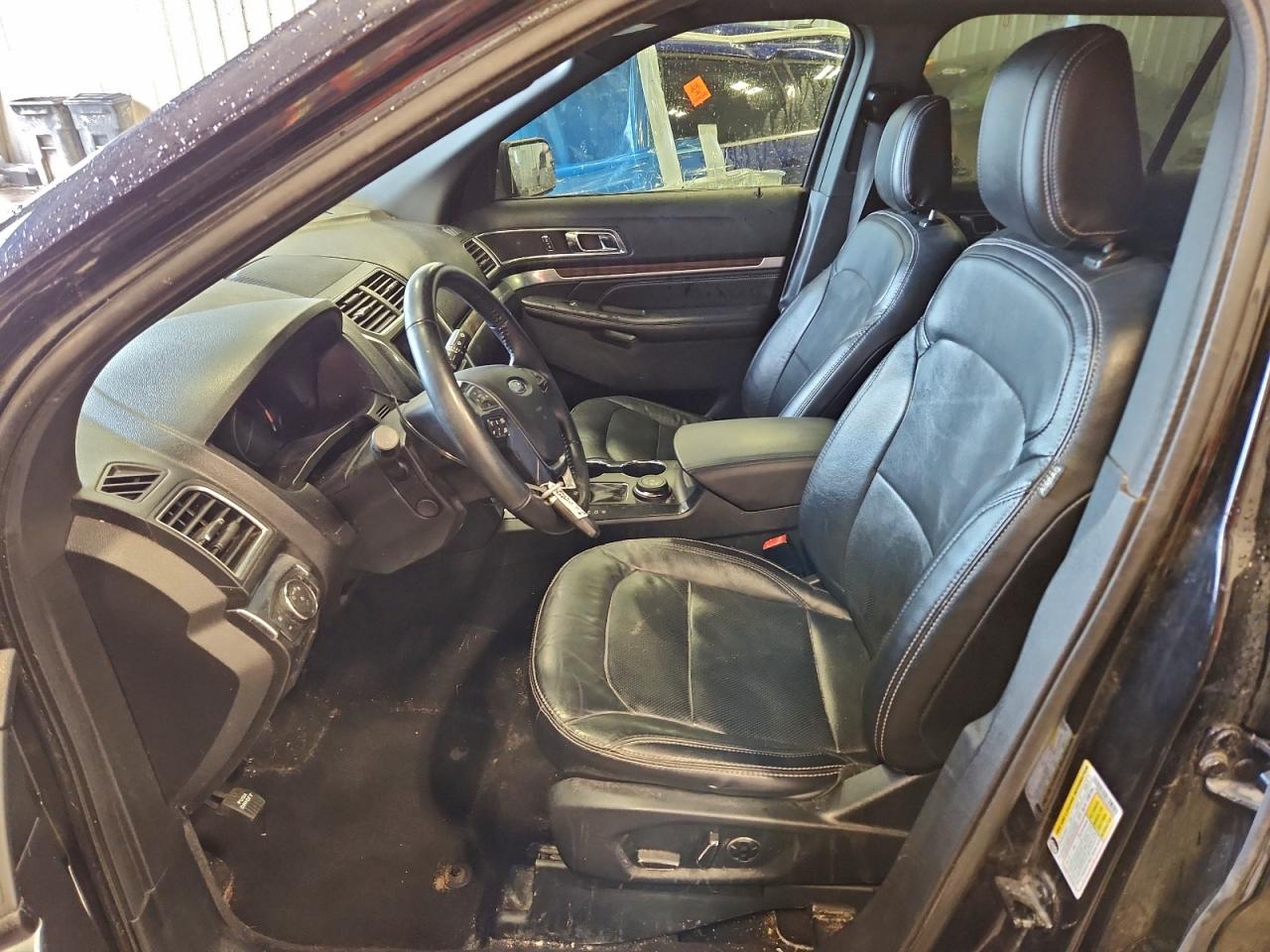 Ford Explorer Limited Image 9