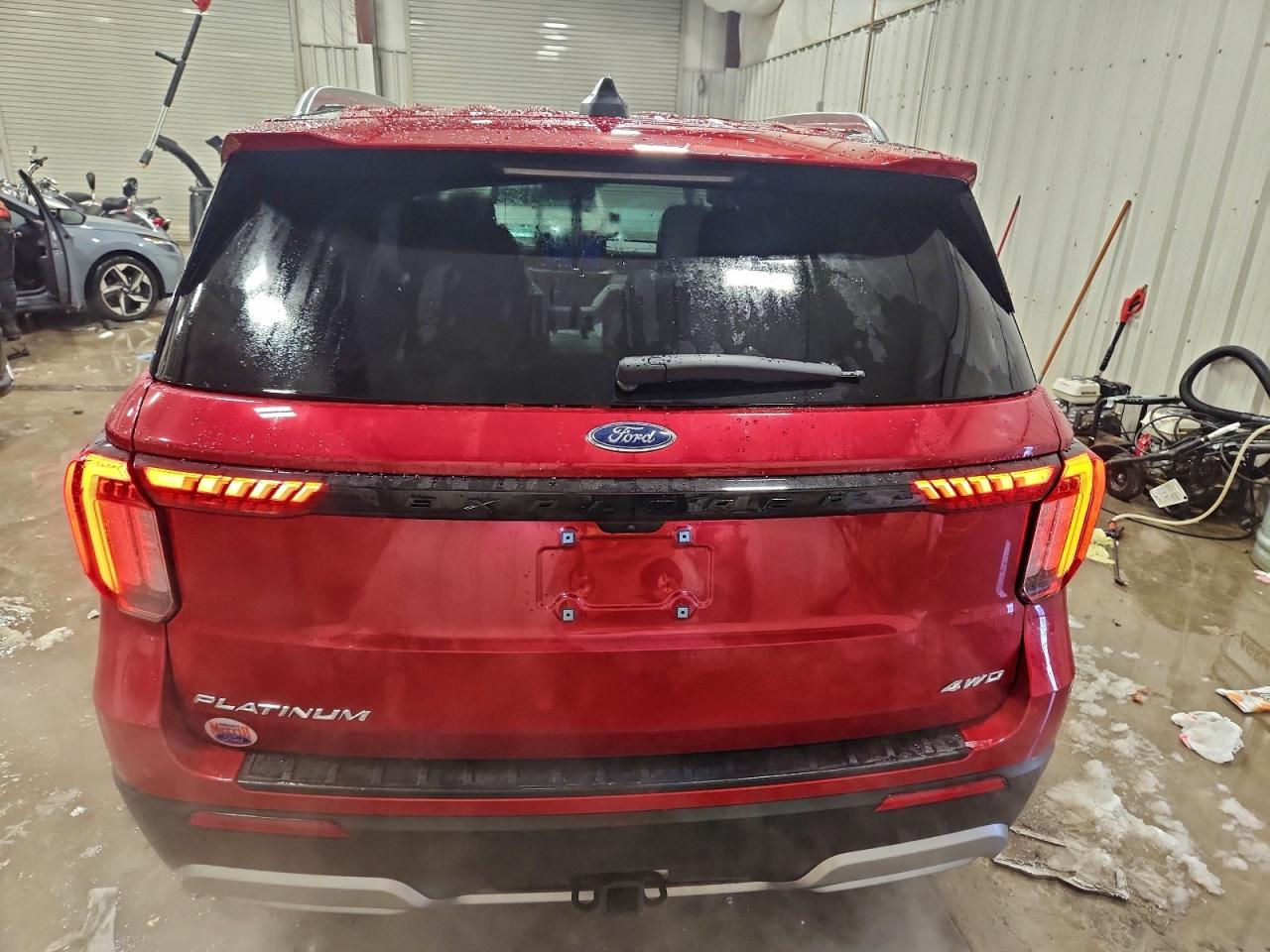 Ford Explorer Platinum Image 9