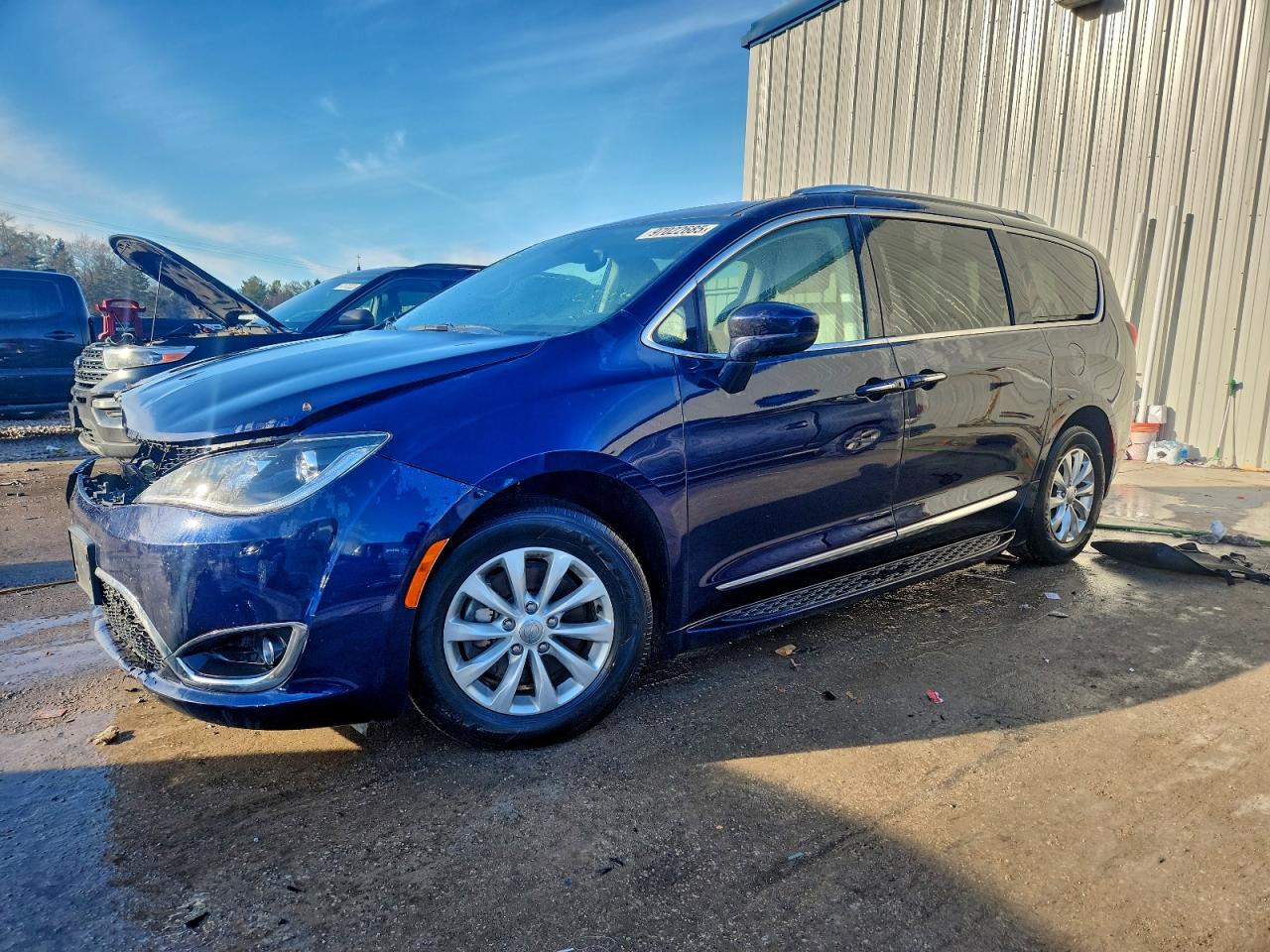 Chrysler Pacifica Touring L Image 1