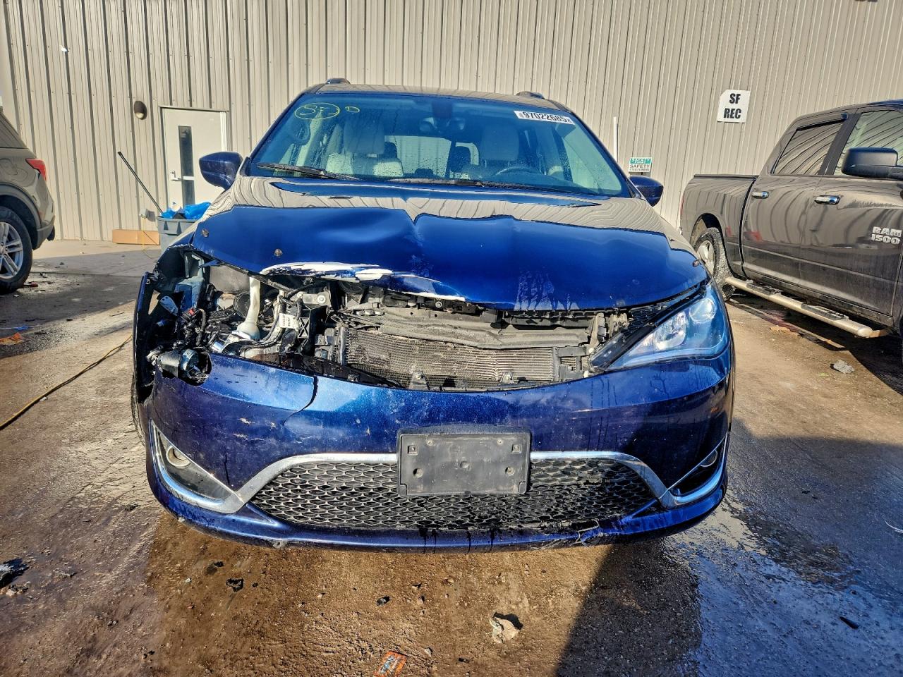 Chrysler Pacifica Touring L Image 5