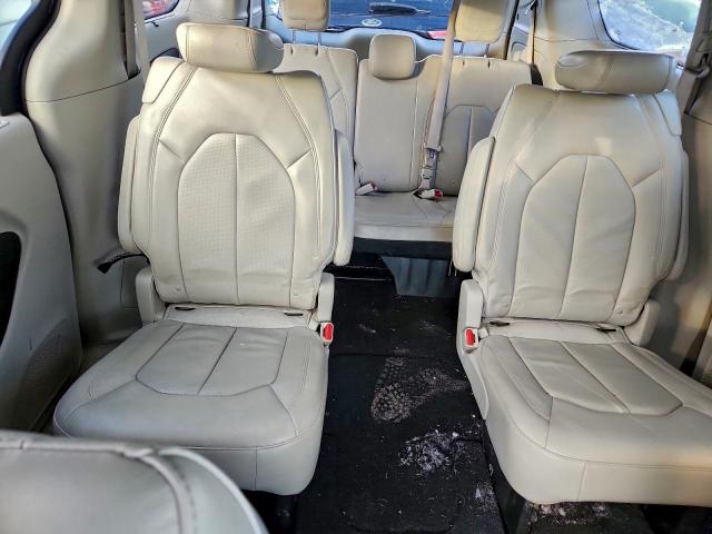 Chrysler Pacifica Touring L Image 12