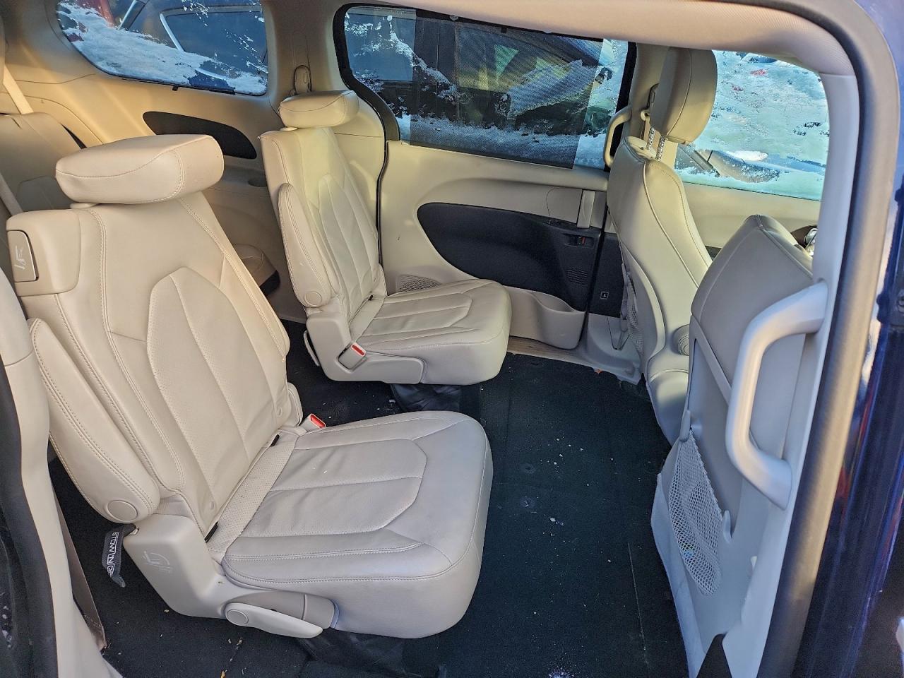 Chrysler Pacifica Touring L Image 8