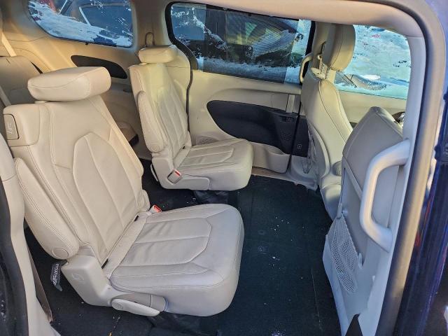 Chrysler Pacifica Touring L Image 8