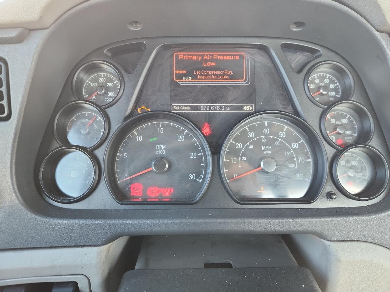 Peterbilt 579 Image 2