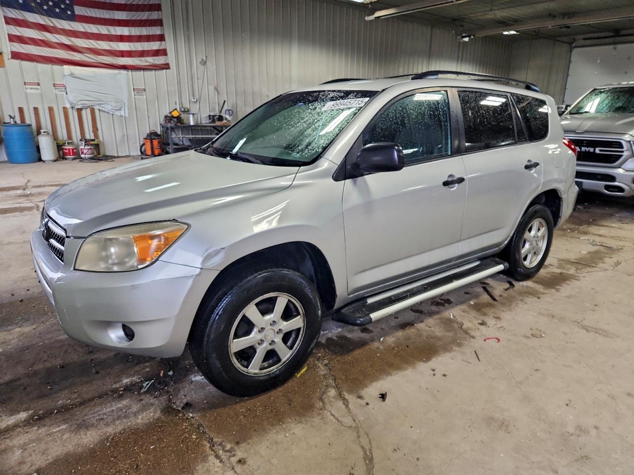 Toyota RAV4 Image 1