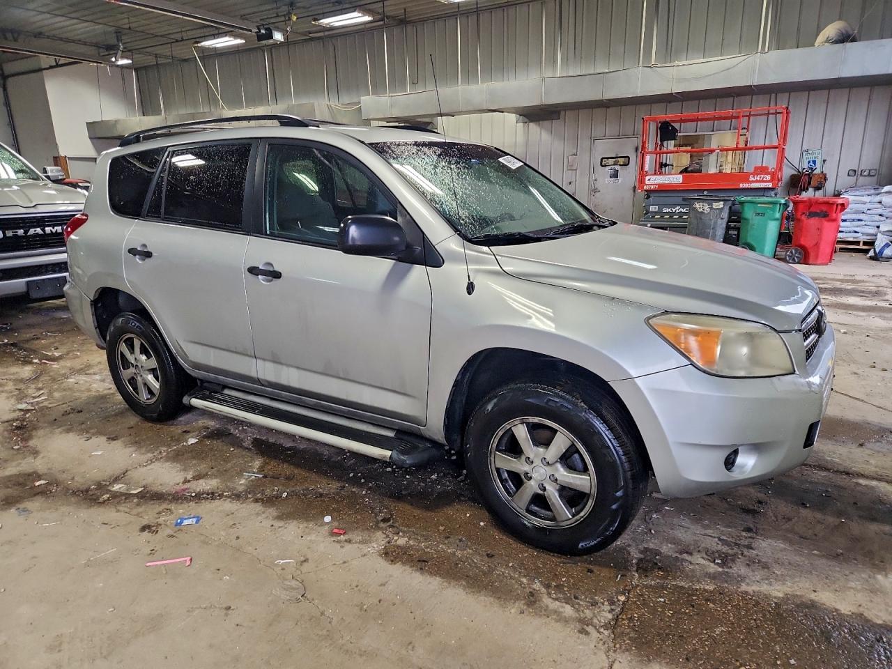 Toyota RAV4 Image 3