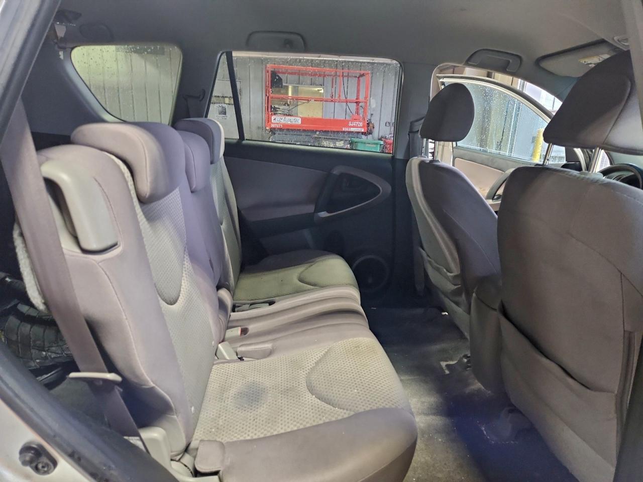 Toyota RAV4 Image 10