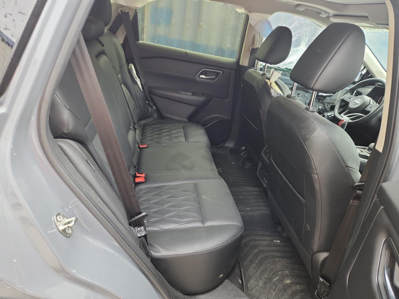 Nissan Rogue Platinum Image 12