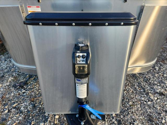 Airstream Camper Image 8