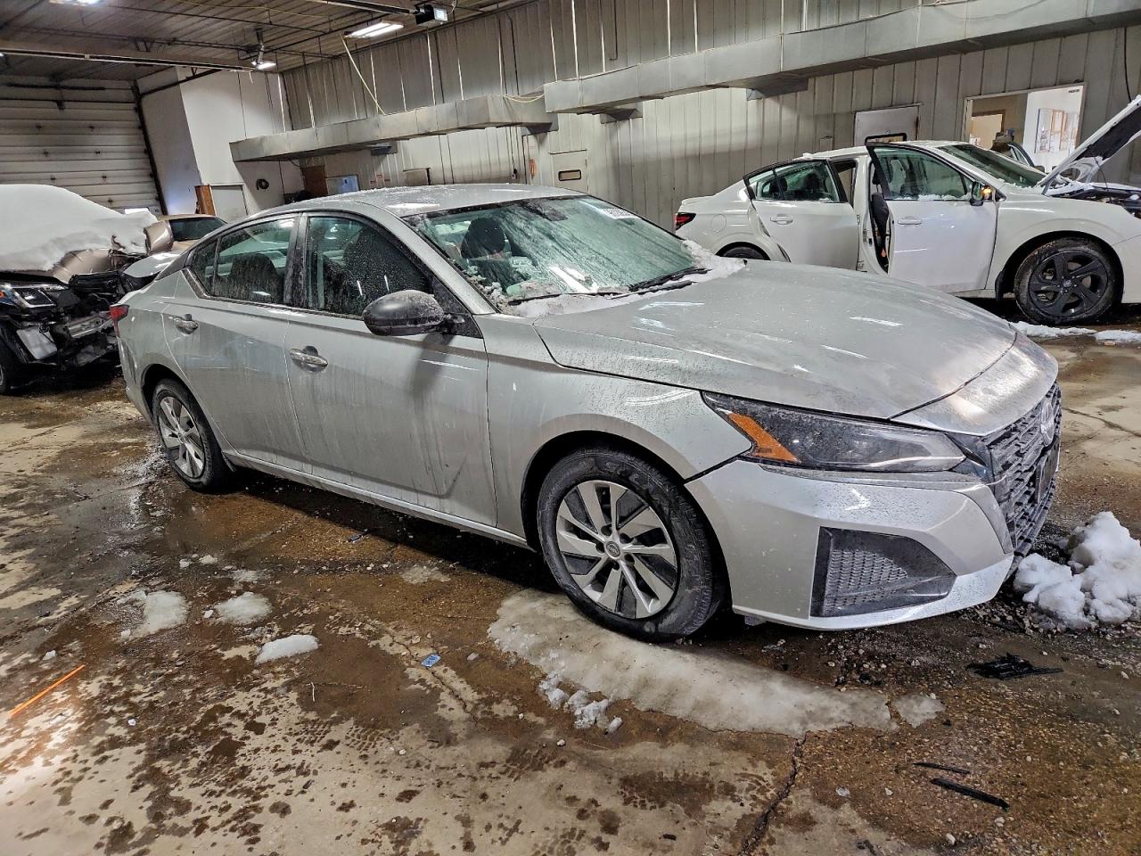 Nissan Altima S Image 2