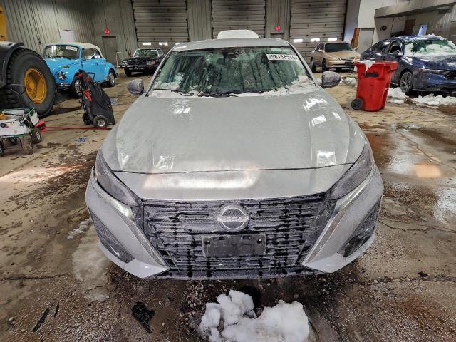 Nissan Altima S Image 6