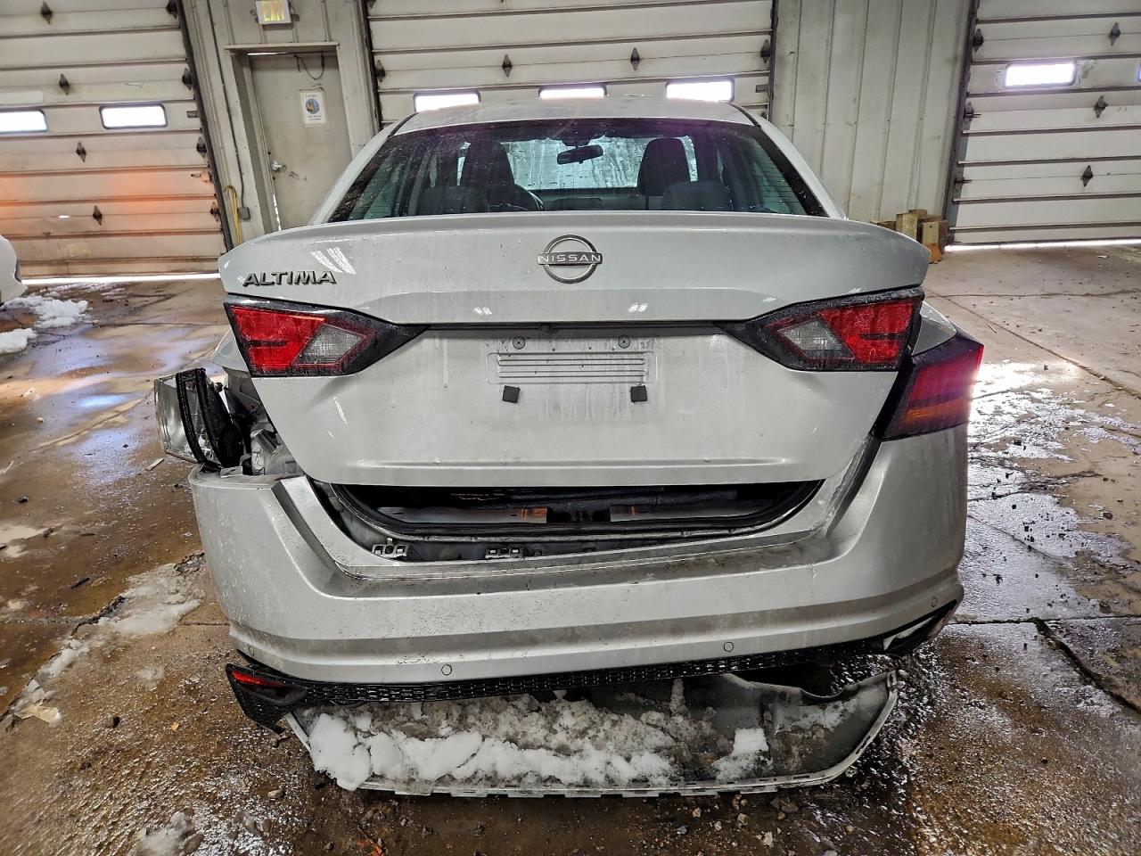 Nissan Altima S Image 5