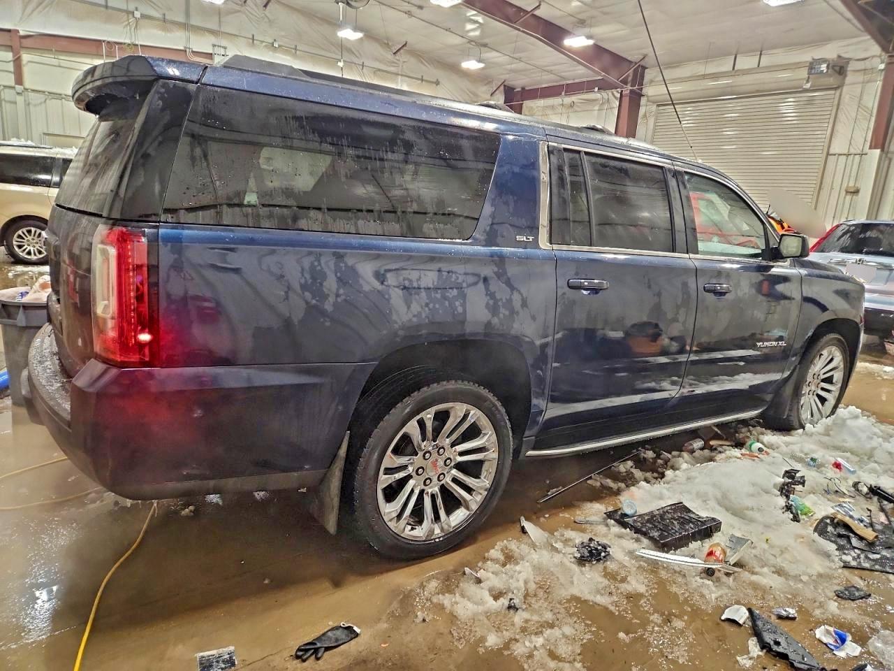 GMC Yukon K1500 Slt Image 3