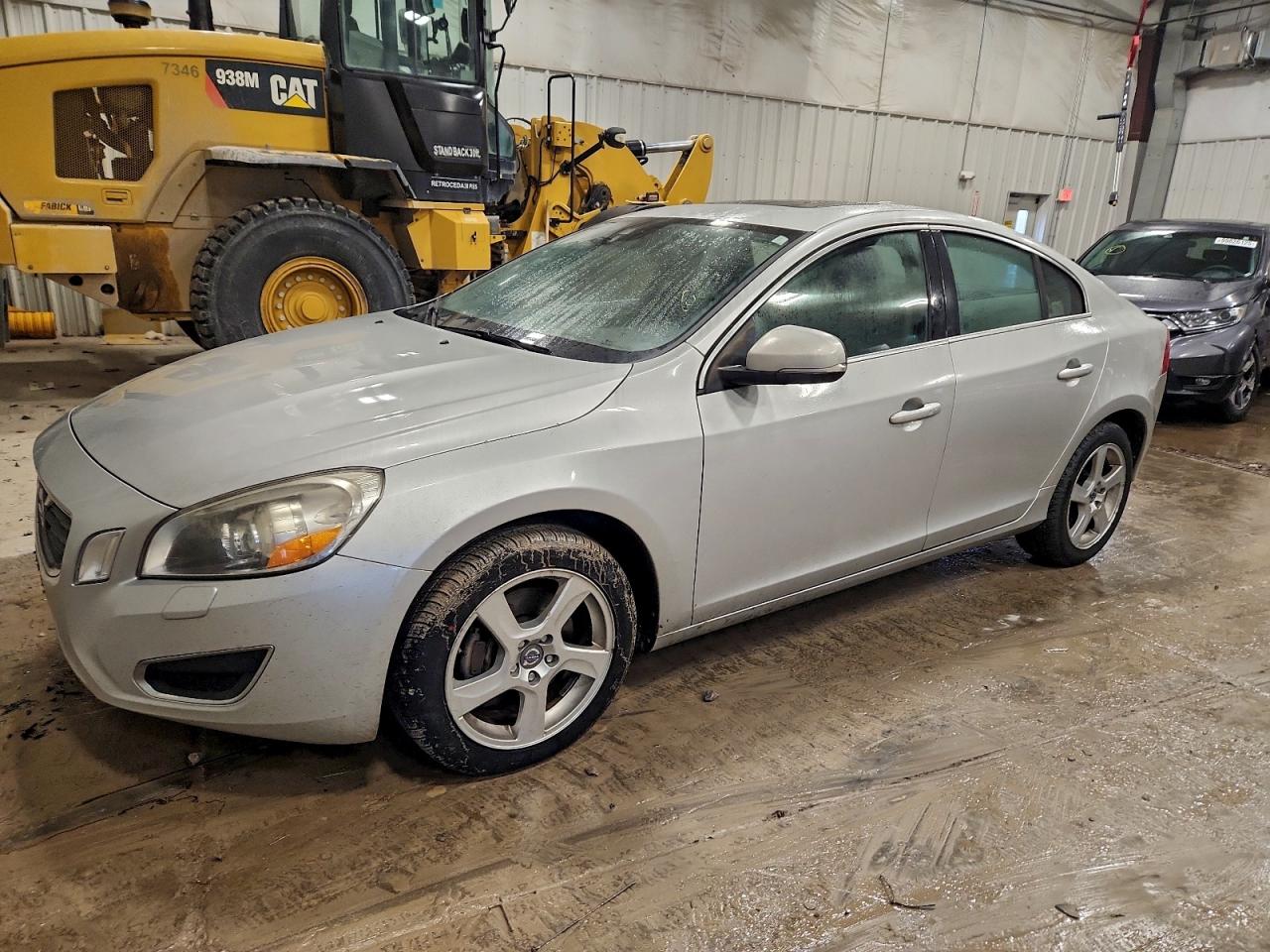 Volvo S60 T5 Image 1