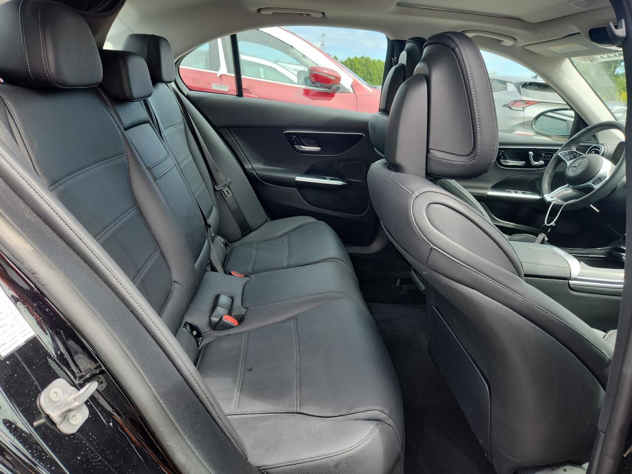 Mercedes-Benz C-Class 300 4matic Image 10