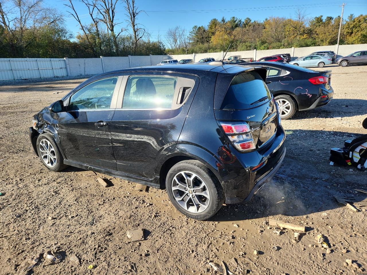 Chevrolet Sonic Lt Image 2