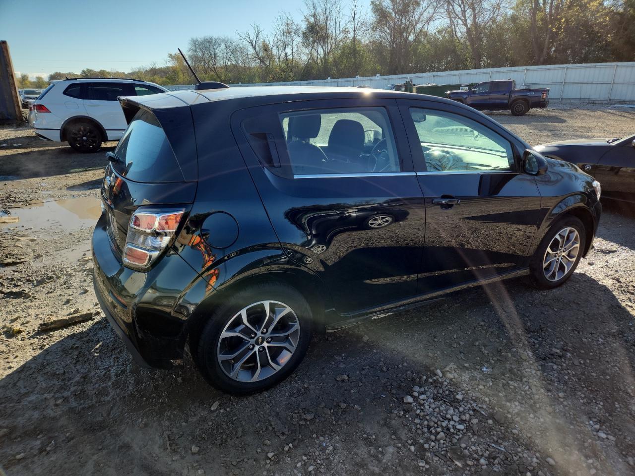 Chevrolet Sonic Lt Image 12