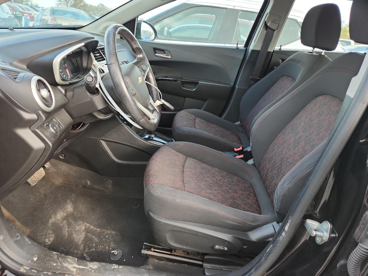 Chevrolet Sonic Lt Image 6