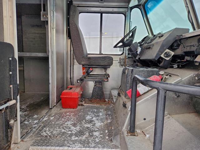 Freightliner Chassis M M Line Walk-in Van Image 12