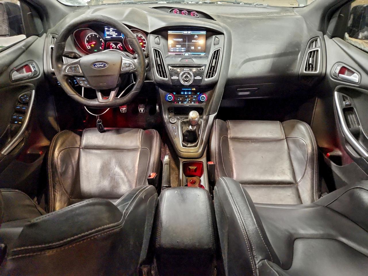 Ford Focus St Image 11