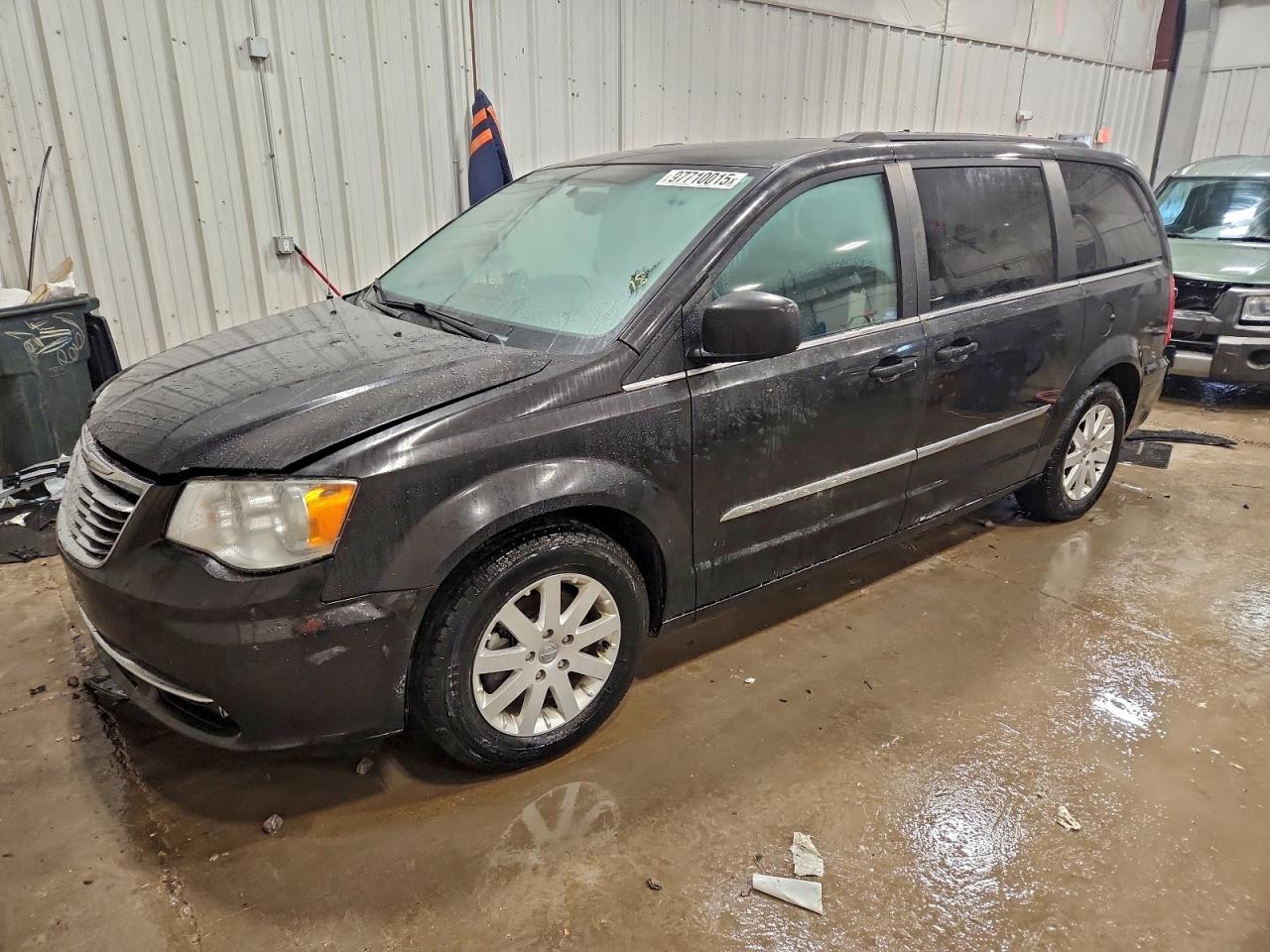 Chrysler Minivan Touring Image 1