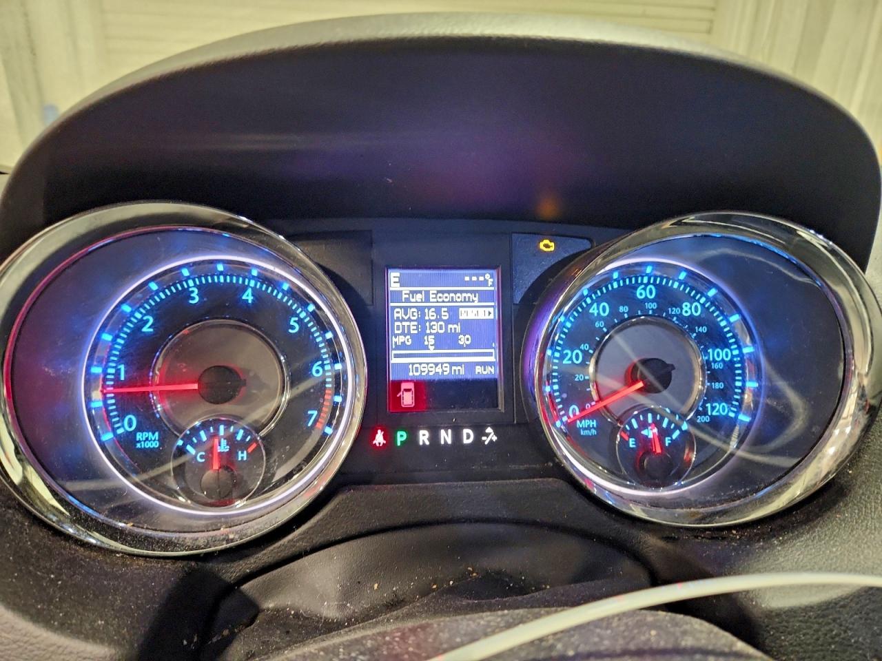 Chrysler Minivan Touring Image 7